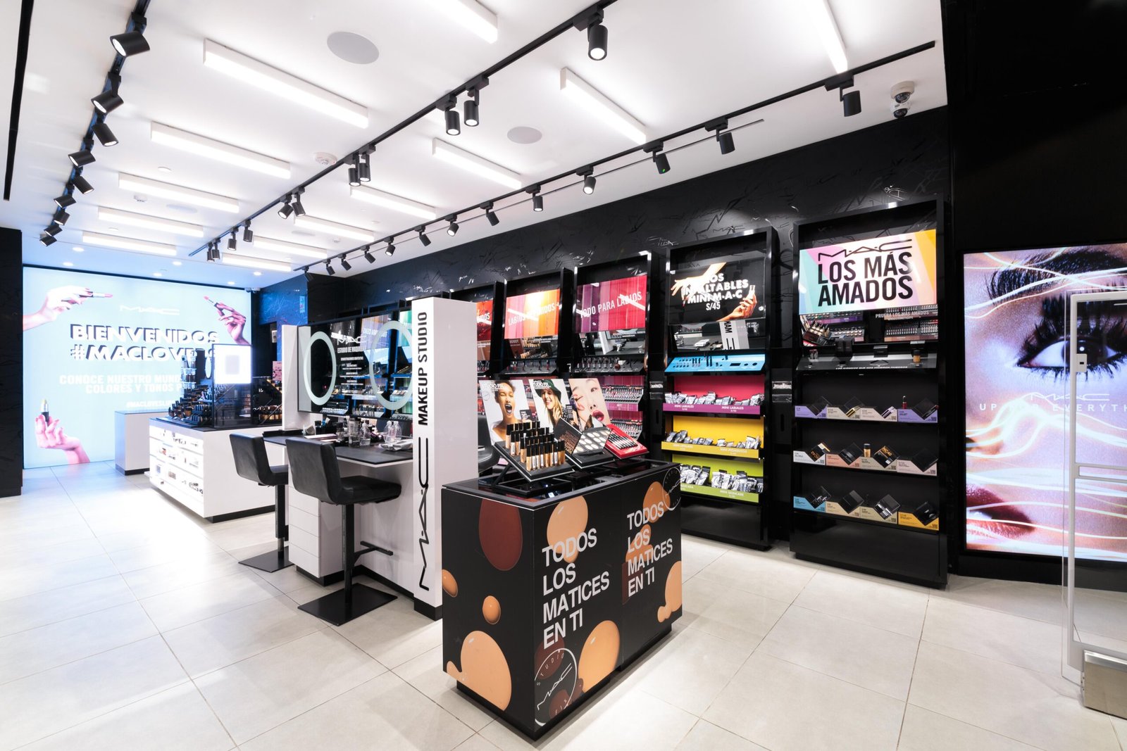 Free Standing Store MAC Cosmetics